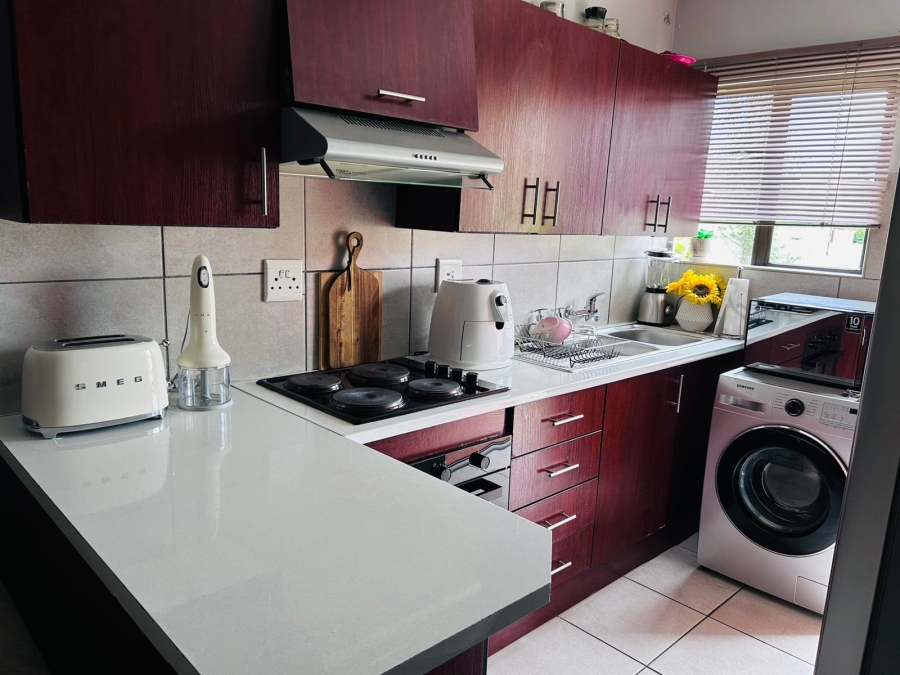 To Let 2 Bedroom Property for Rent in Waterval East North West